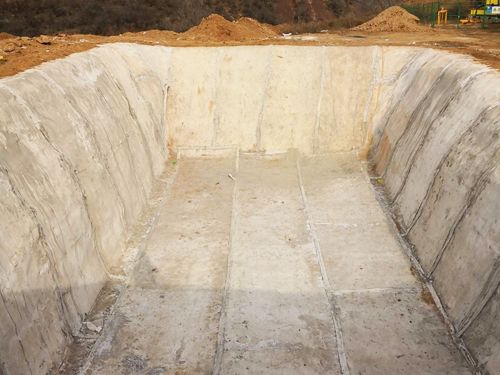 某人工湖膨潤土防水毯施工現(xiàn)場(chǎng)